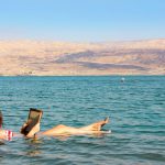 Schwimmen im Toten Meer