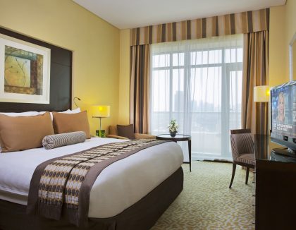 TIME OAK HOTEL & SUITES