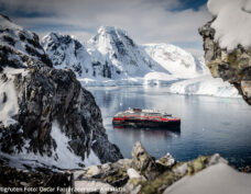 © Hurtigruten Foto: Oscar Farreraeereise: Antarktis