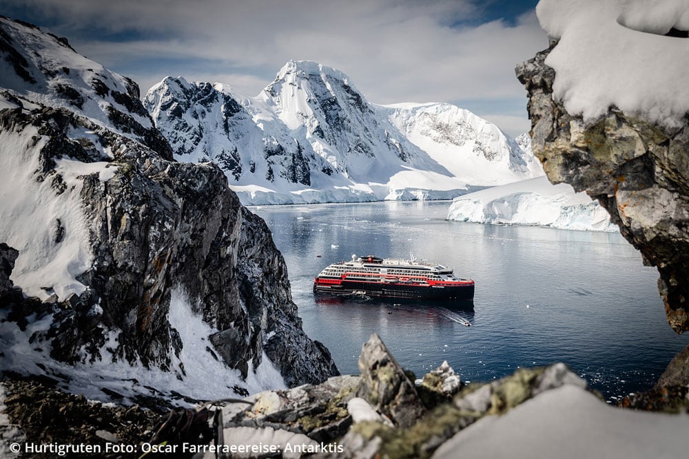 © Hurtigruten Foto: Oscar Farreraeereise: Antarktis