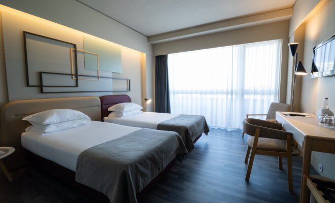 Quarto Twin Vista Jardim Lateral Mar_low
