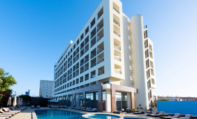 Tryp Lisboa Caparica Mar Facade (1)_low