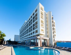 Tryp Lisboa Caparica Mar Facade (1)_low
